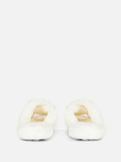 Chaussons En Fausse Fourrure à Brides Croisées|Primark Online