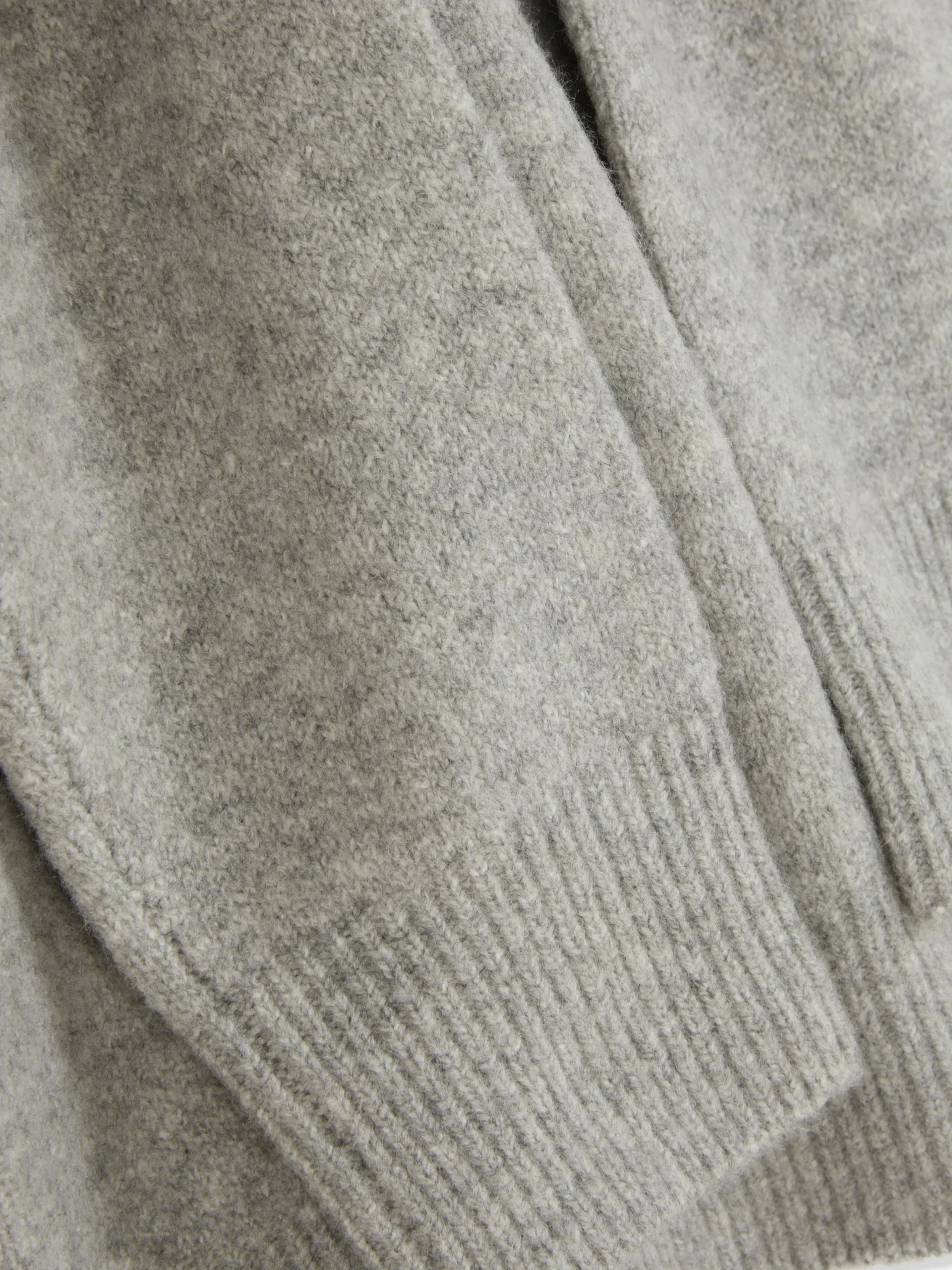 Pull Col V|Primark Clearance