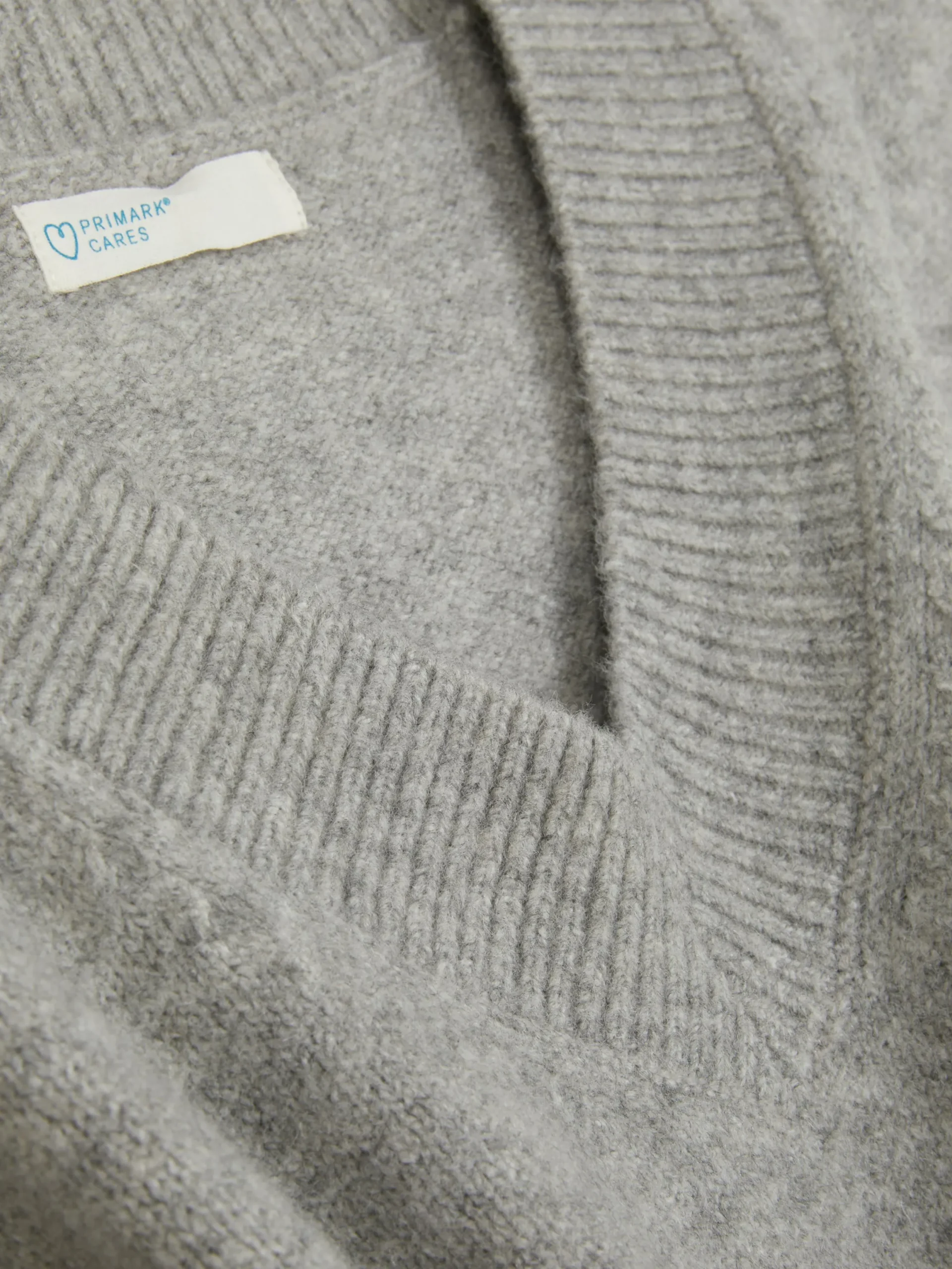 Pull Col V|Primark Clearance