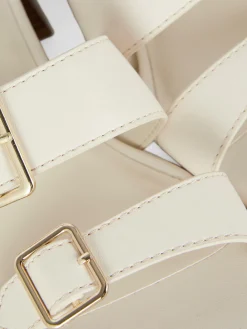 Sandales à Talon Bloc Avec Boucles|Primark Outlet